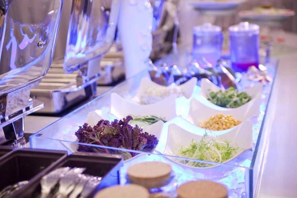 Wego Hotel - Linsen Taipei Bagian luar foto