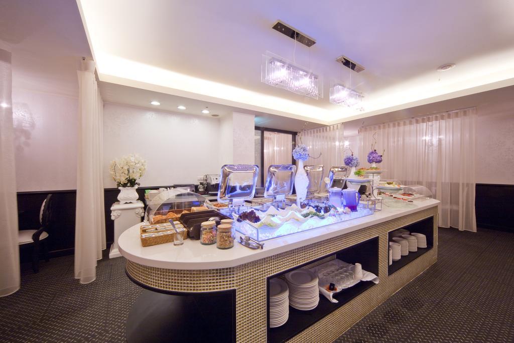 Wego Hotel - Linsen Taipei Bagian luar foto