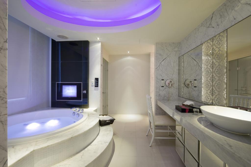 Wego Hotel - Linsen Taipei Bagian luar foto