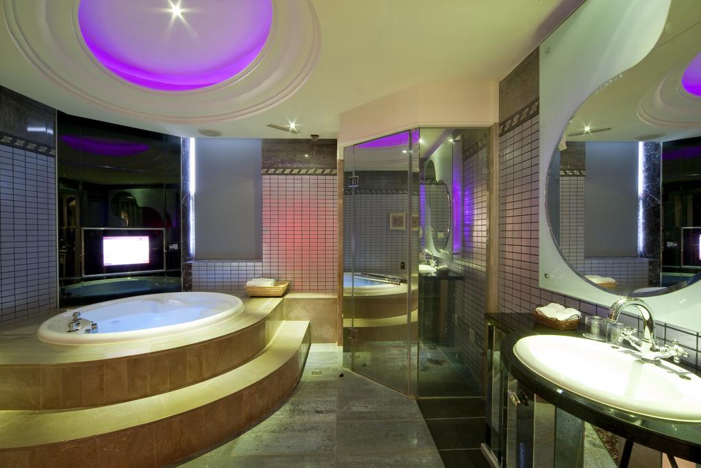 Wego Hotel - Linsen Taipei Bagian luar foto