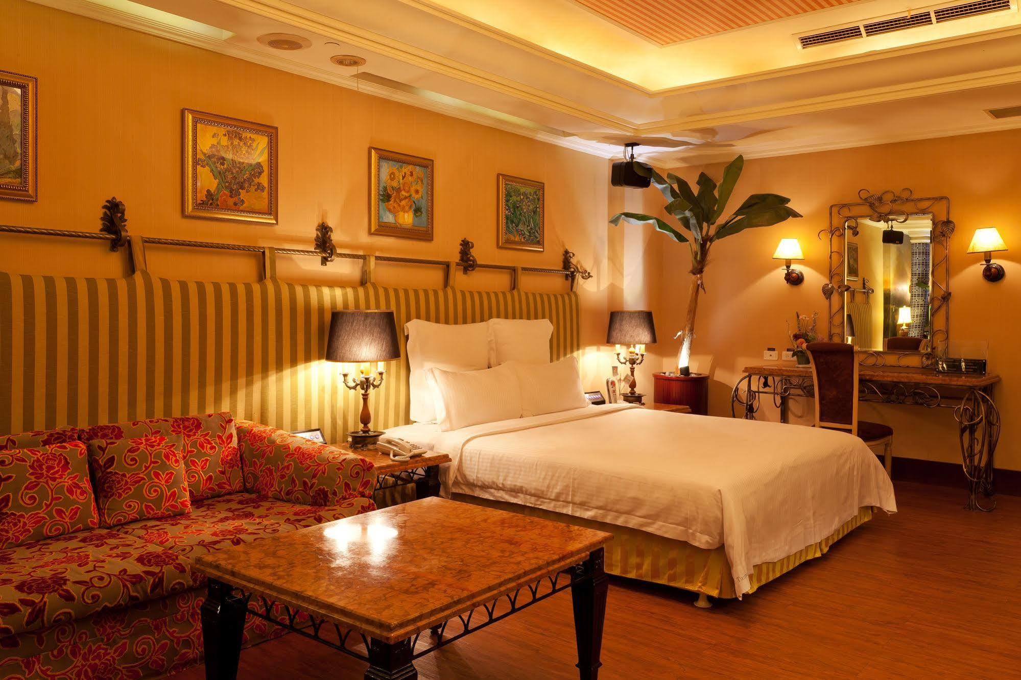 Wego Hotel - Linsen Taipei Bagian luar foto
