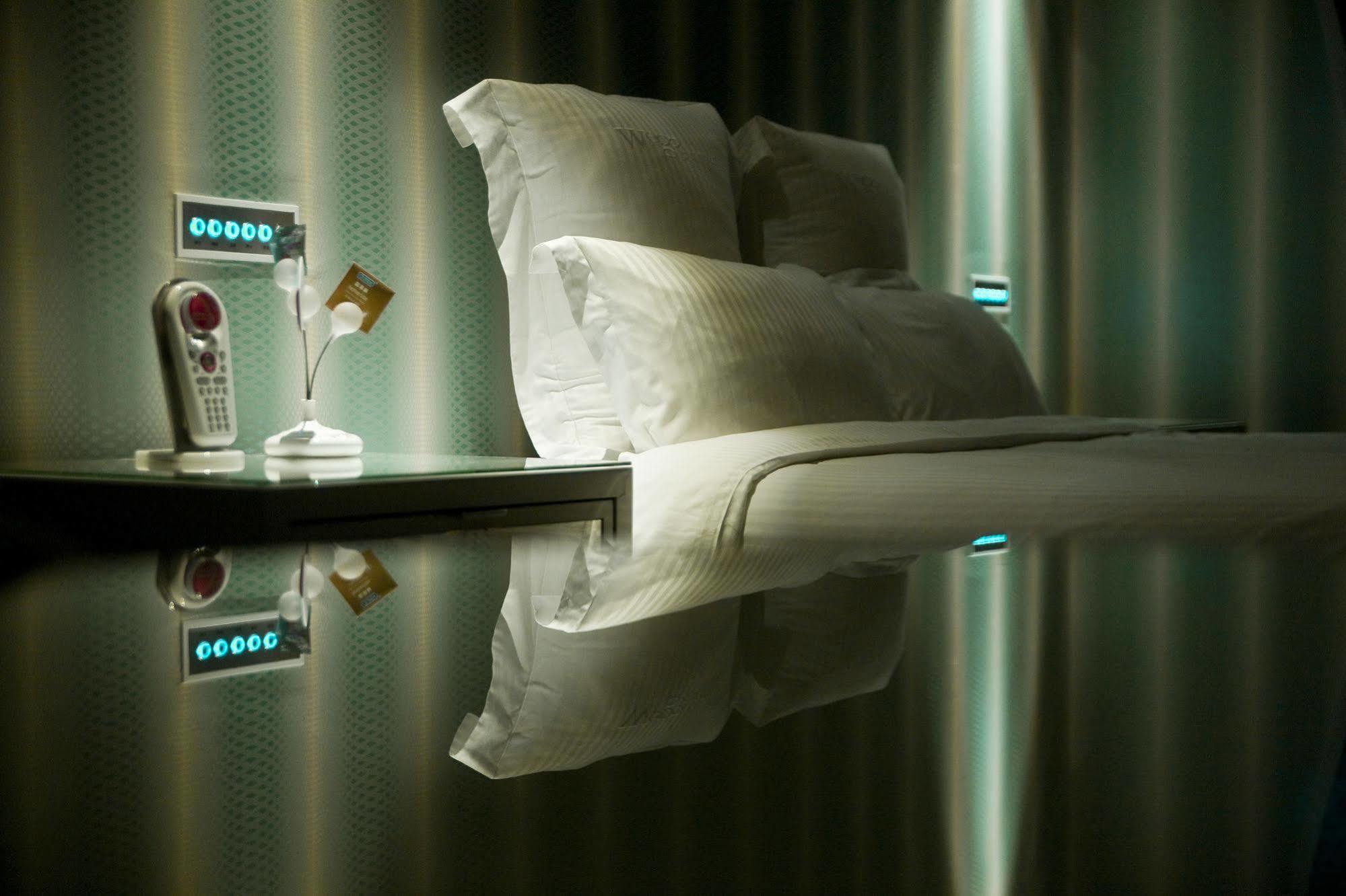 Wego Hotel - Linsen Taipei Bagian luar foto