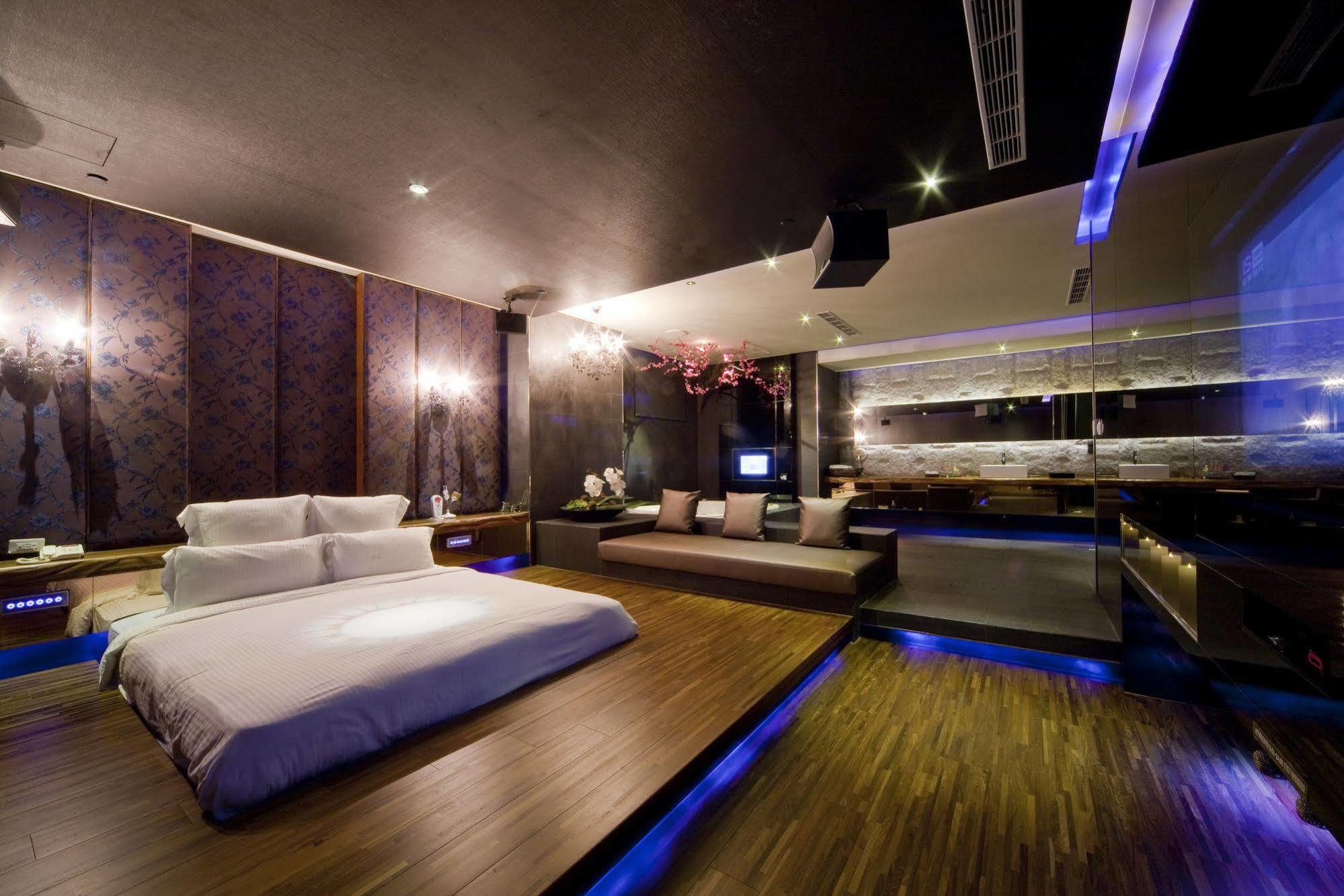 Wego Hotel - Linsen Taipei Bagian luar foto